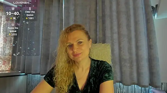 Snapshot of LanaLight_x chatting on May 22, 2026, 4:08 am LanaLight x online show from May 22, 2026, 4:08 am