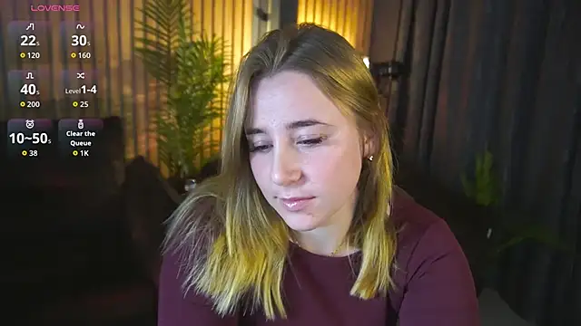 Snapshot of KailaVoss chatting on December 3, 2025, 9:18 am KailaVoss online show from December 3, 2025, 9:18 am