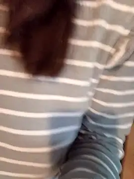 gatitachula93 online show from April 4, 2026, 6:05 pm