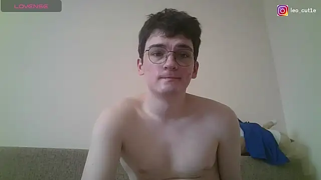 Snapshot of leo_cutie chatting on March 17, 2026, 8:39 am leo cutie online show from March 17, 2026, 8:39 am
