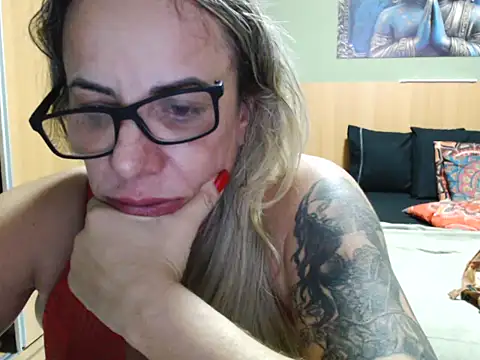 Snapshot of Eupholia chatting on December 3, 2025, 3:25 am Eupholia online show from December 3, 2025, 3:25 am