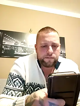 Snapshot of Chiemsee610 chatting on December 2, 2025, 7:42 pm Chiemsee610 online show from December 2, 2025, 7:42 pm