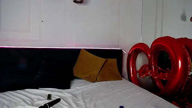 RavenFoxxy online show from February 22, 2026, 6:35 am