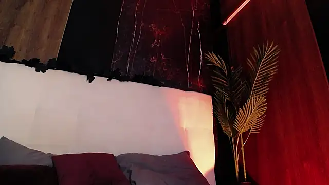 RavenFoxxy online show from May 12, 2026, 5:37 am