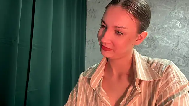 MerleneDelerme online show from December 18, 2025, 4:13 pm