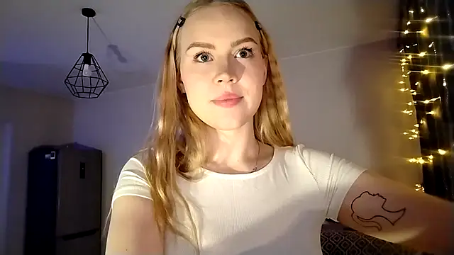 LunaPeony online show from March 5, 2026, 5:42 pm