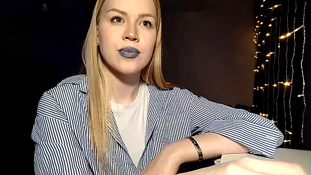 LunaPeony online show from March 14, 2026, 10:48 pm