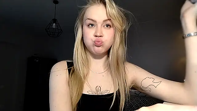 LunaPeony online show from April 9, 2026, 7:41 pm