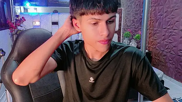 StormLuxX online show from December 23, 2025, 6:44 am