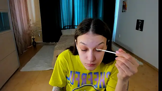 Snapshot of KrisDoeil chatting on April 23, 2026, 1:51 am KrisDoeil online show from April 23, 2026, 1:51 am