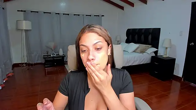 Snapshot of Zara_Wolf_ chatting on December 20, 2025, 12:12 pm Zara Wolf online show from December 20, 2025, 12:12 pm