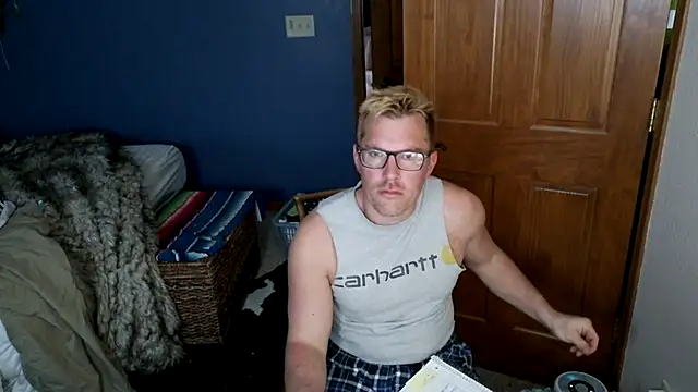 Snapshot of SpunRedneck chatting on March 12, 2026, 11:44 pm SpunRedneck online show from March 12, 2026, 11:44 pm