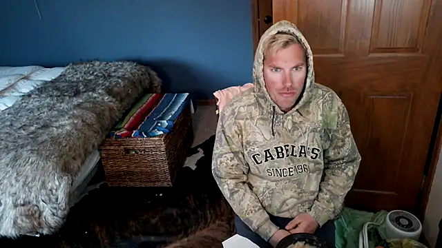 Snapshot of SpunRedneck chatting on April 1, 2026, 11:35 pm SpunRedneck online show from April 1, 2026, 11:35 pm