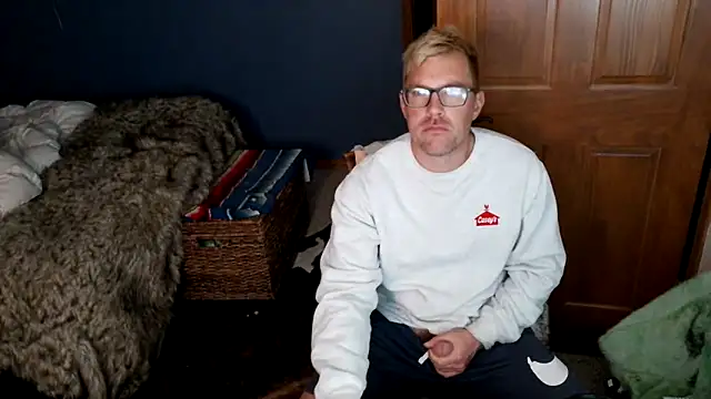 Snapshot of SpunRedneck chatting on April 6, 2026, 9:10 am SpunRedneck online show from April 6, 2026, 9:10 am