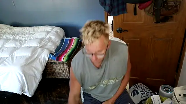 Snapshot of SpunRedneck chatting on July 7, 2026, 11:42 pm SpunRedneck online show from July 7, 2026, 11:42 pm