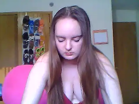 CallmeVenuss online show from May 5, 2026, 4:04 pm