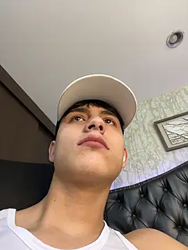 Snapshot of Lander_Cruz chatting on April 22, 2026, 7:26 pm Lander Cruz online show from April 22, 2026, 7:26 pm