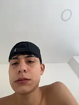 Snapshot of Lander_Cruz chatting on May 2, 2026, 2:44 pm Lander Cruz online show from May 2, 2026, 2:44 pm