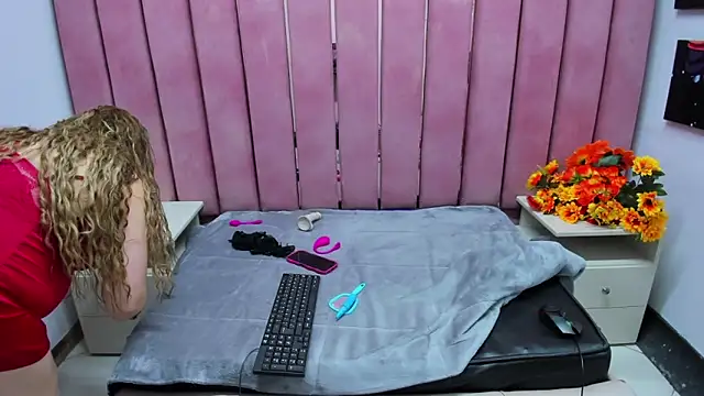 danya milf online show from December 17, 2025, 6:36 pm