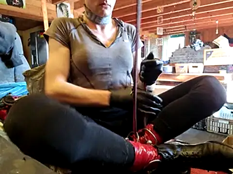 Snapshot of laaralatexxa_BDSM chatting on March 26, 2026, 2:11 pm laaralatexxa BDSM online show from March 26, 2026, 2:11 pm