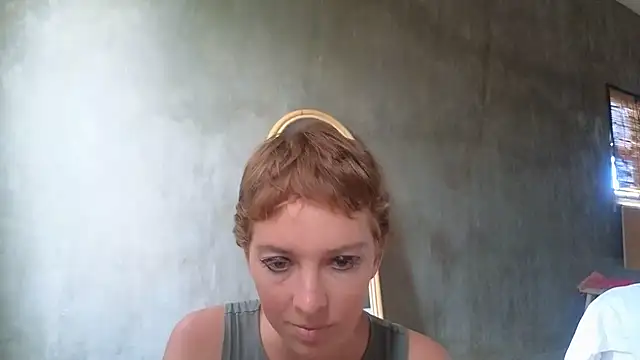 Snapshot of Ida-Rose chatting on December 3, 2025, 5:15 am Ida-Rose online show from December 3, 2025, 5:15 am