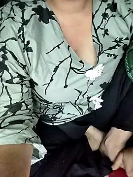 Snapshot of hottyrose69 chatting on December 20, 2025, 2:07 am hottyrose69 online show from December 20, 2025, 2:07 am