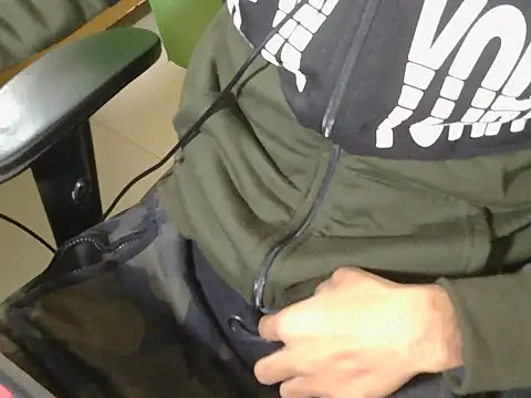 Snapshot of Michal_Fransis chatting on December 5, 2025, 12:47 pm Michal Fransis online show from December 5, 2025, 12:47 pm