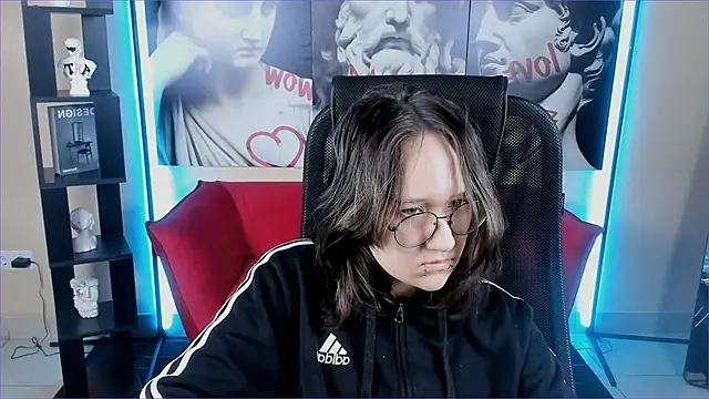 Sylvia Reed online show from December 15, 2025, 7:01 am