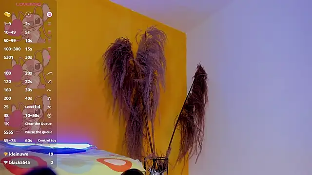 TiffanyHoustton online show from April 18, 2026, 7:07 pm