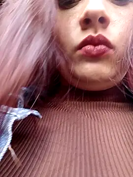 Snapshot of chatting on December 3, 2025, 4:38 pm online show from December 3, 2025, 4:38 pm