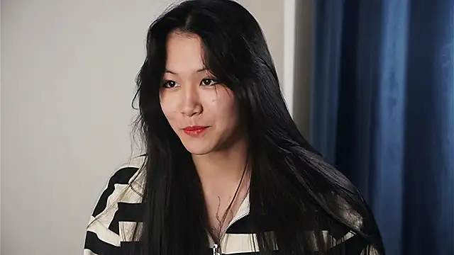 Snapshot of BeaHarsin chatting on December 4, 2025, 12:25 pm BeaHarsin online show from December 4, 2025, 12:25 pm