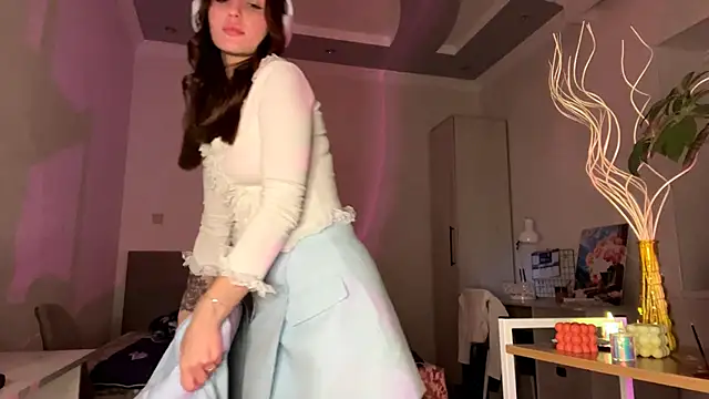 Snapshot of ShyDream chatting on December 3, 2025, 7:34 pm ShyDream online show from December 3, 2025, 7:34 pm