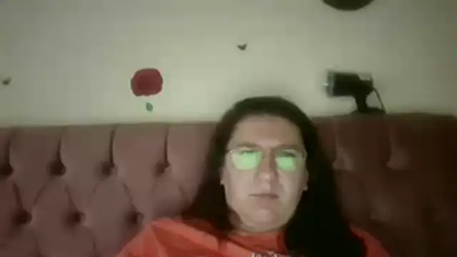 Dana92va online show from May 3, 2026, 4:40 am
