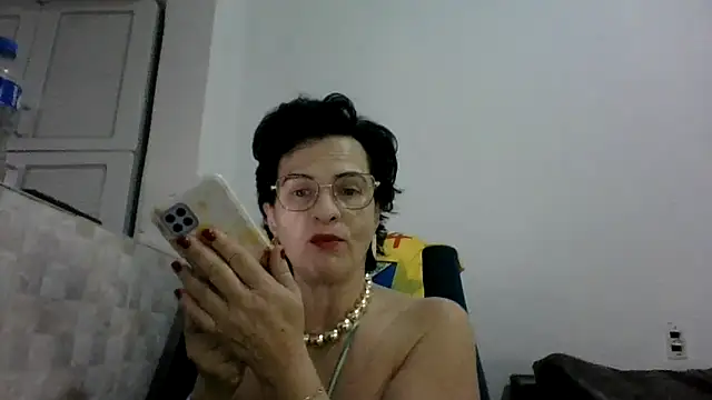 Snapshot of Luna-Hot0802 chatting on June 24, 2026, 12:37 pm Luna-Hot0802 online show from June 24, 2026, 12:37 pm