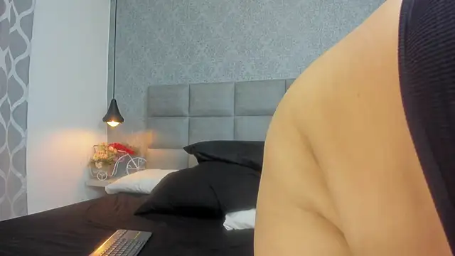 emilyy r online show from February 26, 2026, 7:13 pm