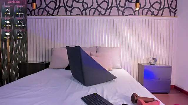 Snapshot of LilSharon chatting on December 18, 2025, 11:49 am LilSharon online show from December 18, 2025, 11:49 am