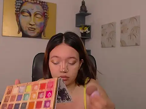 Snapshot of LunaKai_ chatting on December 18, 2025, 1:06 pm LunaKai online show from December 18, 2025, 1:06 pm