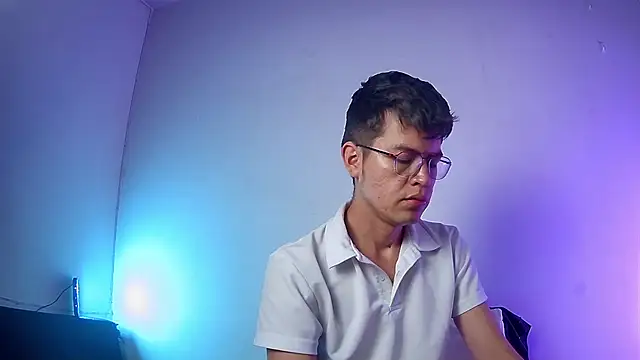 nicolatinboy online show from February 26, 2026, 9:14 pm