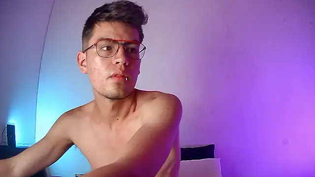 nicolatinboy online show from March 5, 2026, 9:11 pm