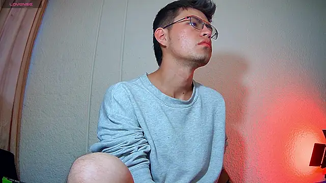 nicolatinboy online show from May 20, 2026, 11:00 pm