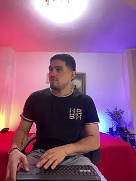 williamsmiiths16 online show from March 16, 2026, 11:47 am