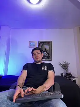 williamsmiiths16 online show from March 27, 2026, 11:21 am