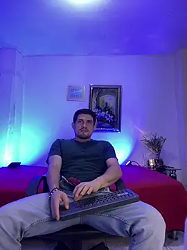 williamsmiiths16 online show from April 5, 2026, 12:13 pm