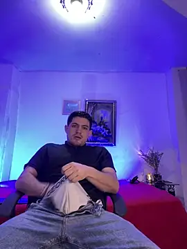 williamsmiiths16 online show from April 13, 2026, 11:37 am