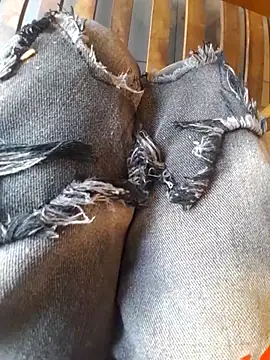 Snapshot of maian_love chatting on December 3, 2025, 2:19 am maian love online show from December 3, 2025, 2:19 am