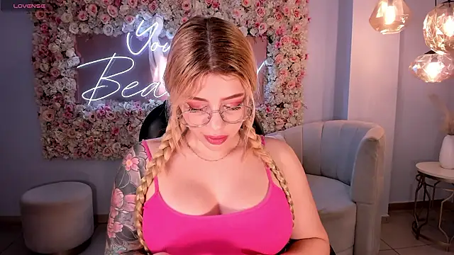 MadisonKane online show from March 10, 2026, 11:26 am