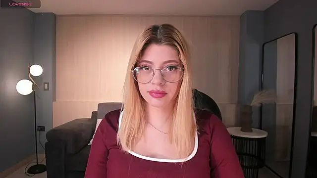 MadisonKane online show from April 14, 2026, 11:16 am