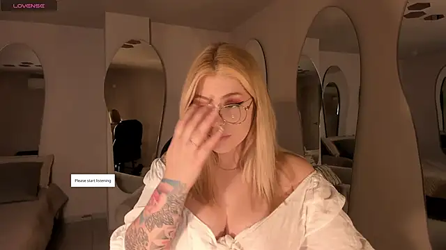 MadisonKane online show from May 17, 2026, 11:06 am