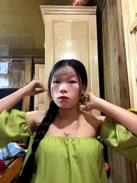 Heni-a online show from December 17, 2025, 7:03 am