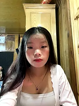 Heni-a online show from December 18, 2025, 1:33 am